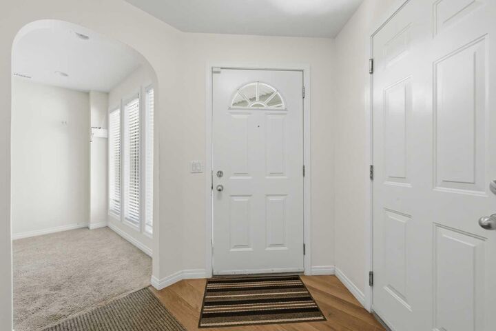 Property Photo:  116 Rockyledge Crescent NW  AB T3G 5N1 