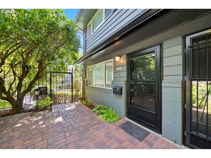 Property Photo:  1807 NE Multnomah St  OR 97232 