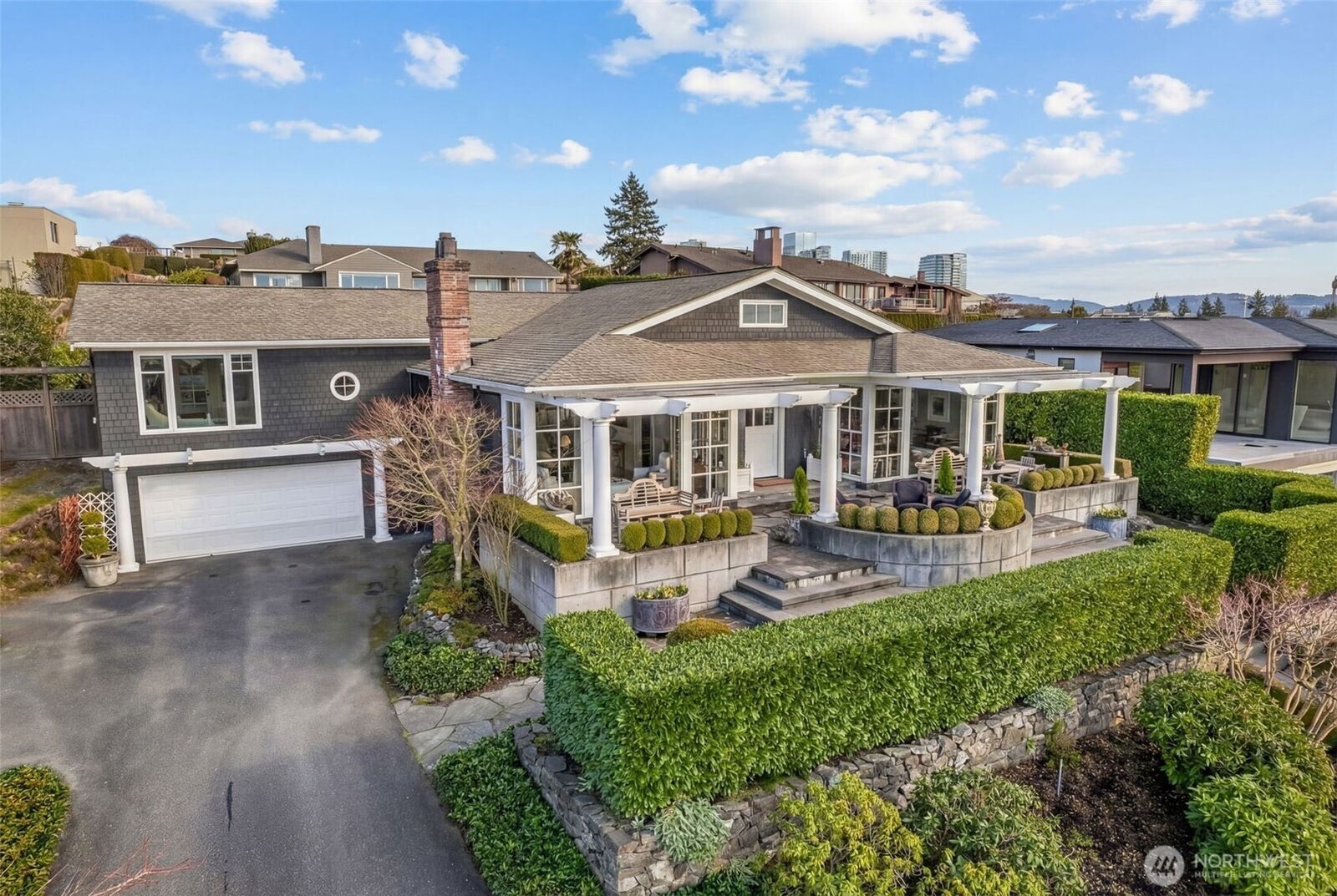 Property Photo: 9400 Vineyard Crest WA 98004