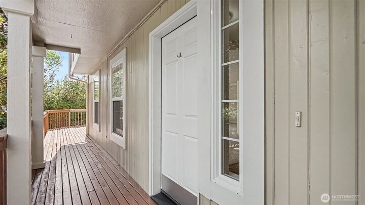 Property Photo: 12916 NE 203rd Ct WA 98072