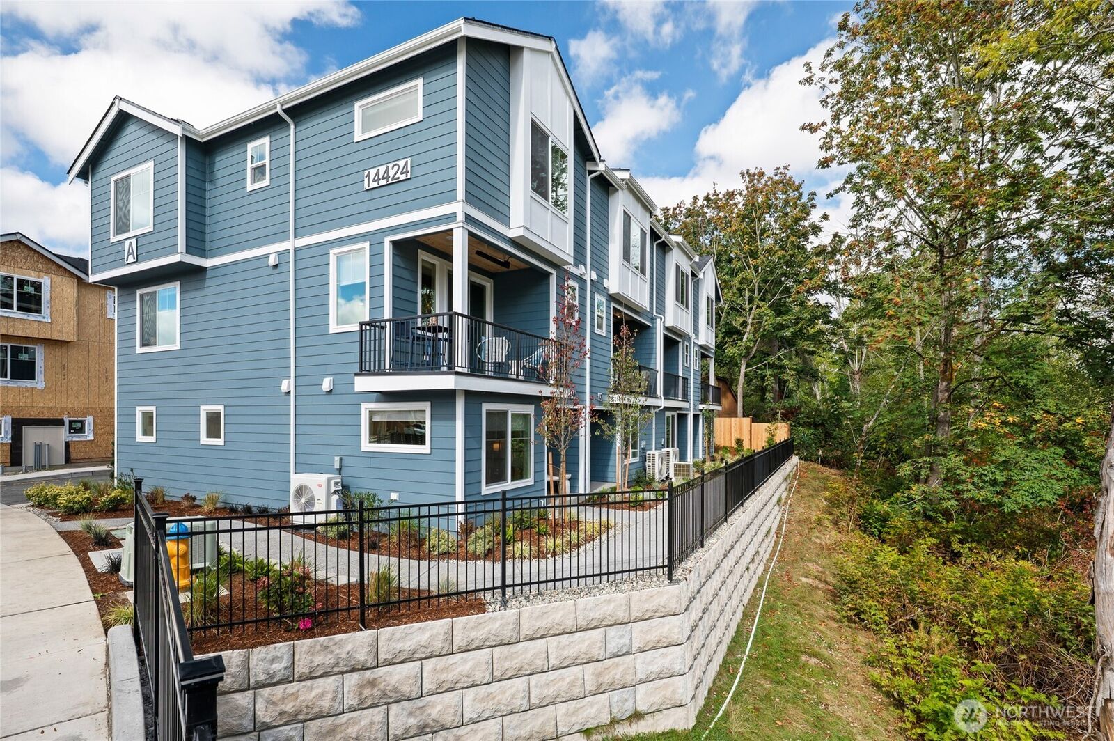 Property Photo: 14424 Madison Way J2 WA 98087