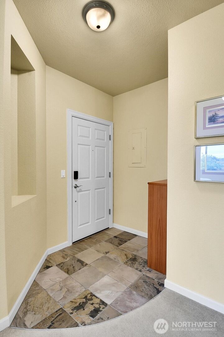 Property Photo:  6800  132nd Place SE E-401  WA 98059 