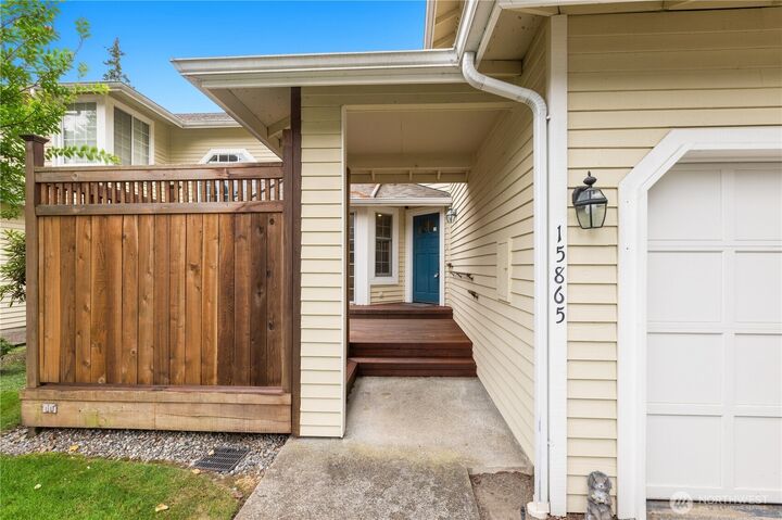 Property Photo:  15865  Northup Way 41  WA 98008 