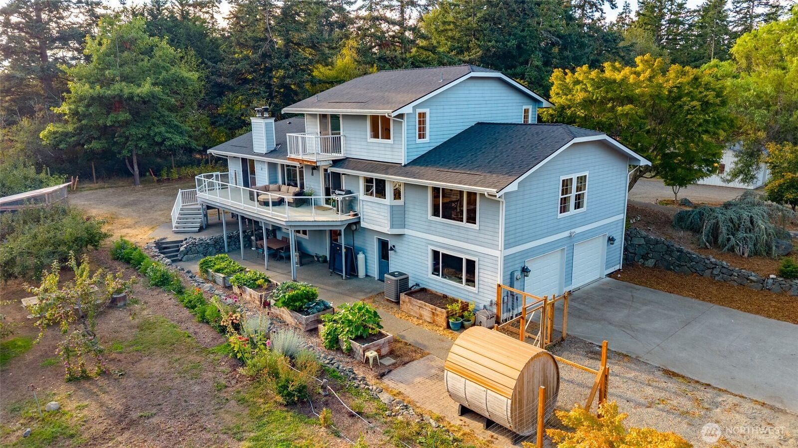 Property Photo:  1407  Arnold Road  WA 98277 