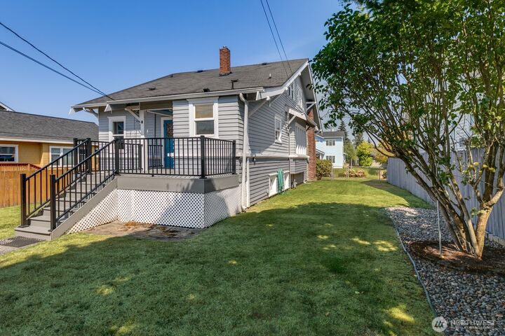 Property Photo:  2716  Leonard Drive  WA 98201 