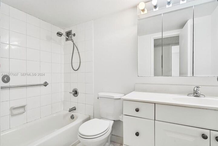Property Photo: 2001 Atlantic Shores Boulevard 109 FL 33009