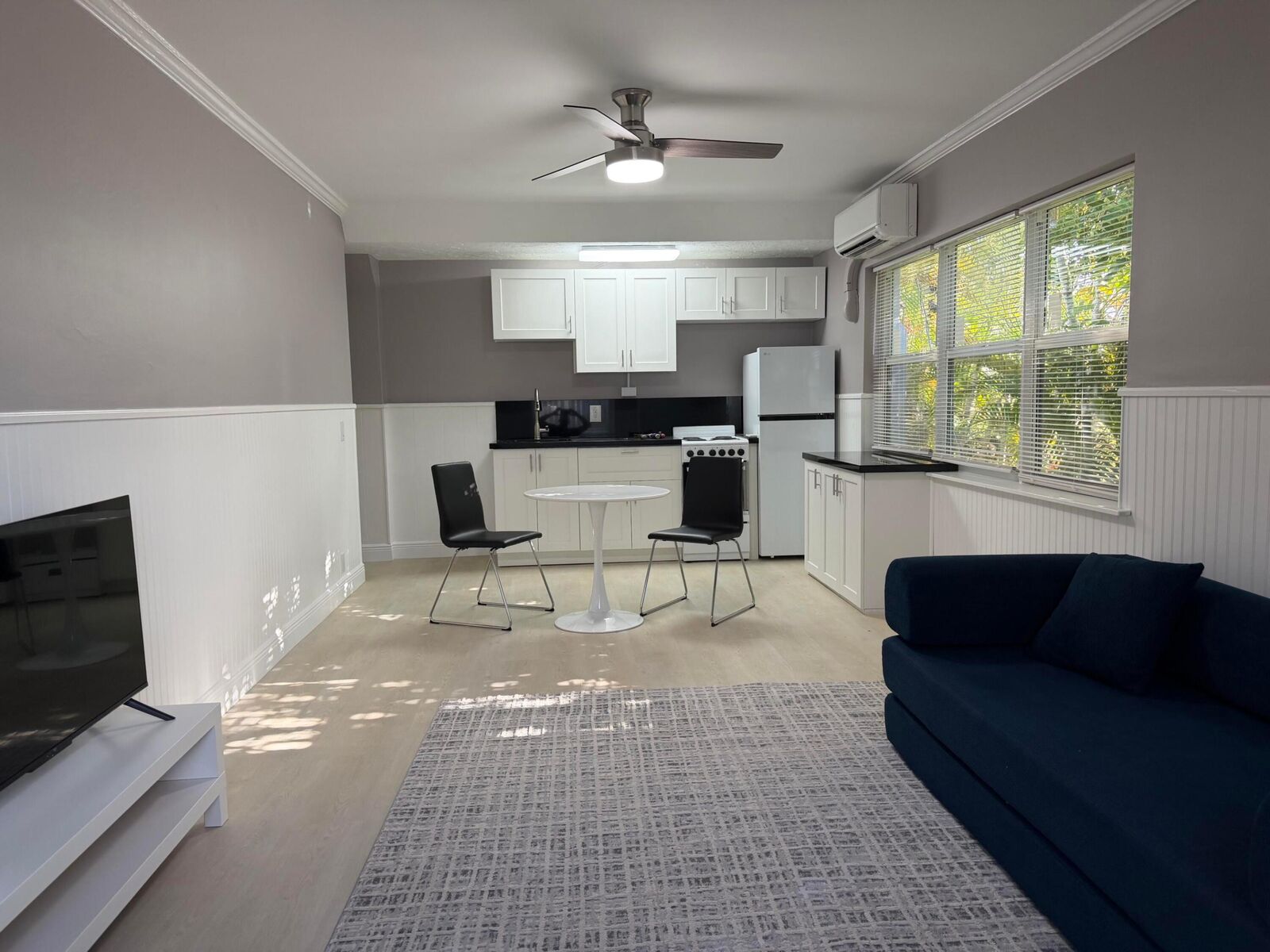 Property Photo:  220 Washingtonia Avenue  FL 33308 