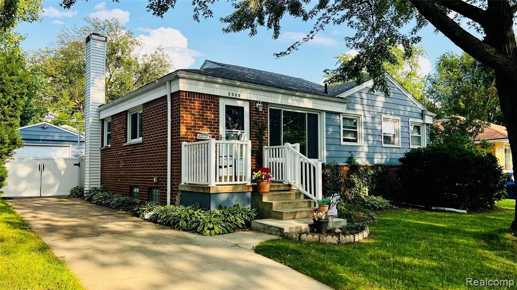 Property Photo: 2520 Barstow Road MI 48906