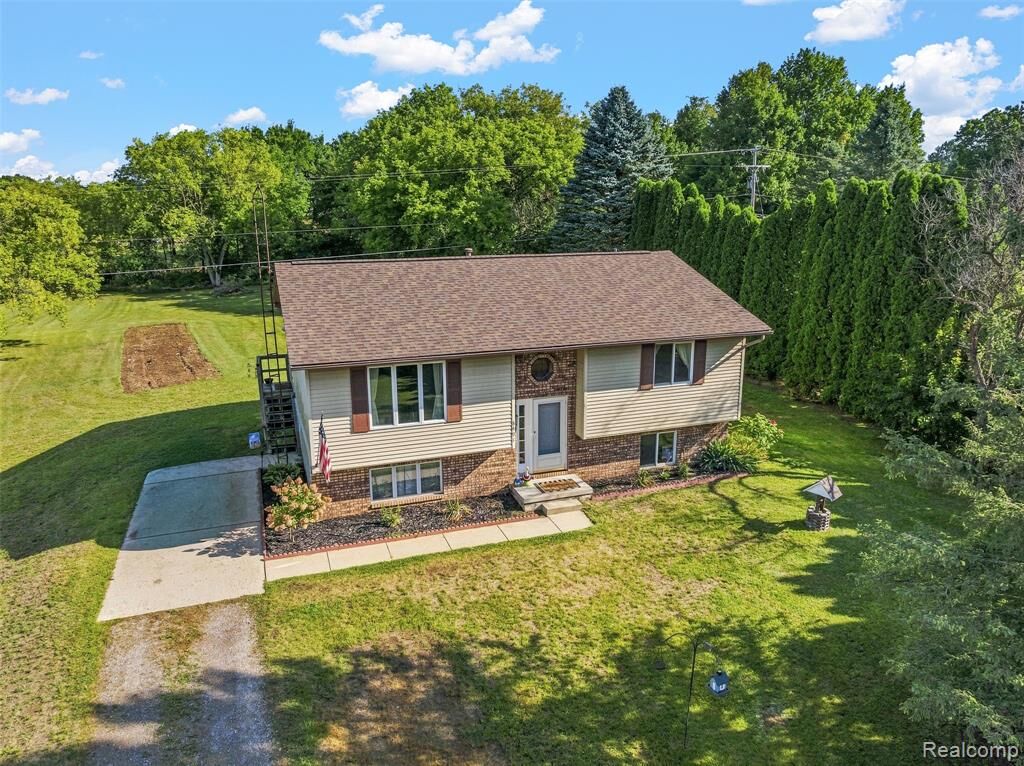 Property Photo: 8491 E Mount Morris Road MI 48463