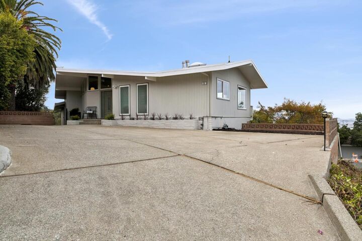 Property Photo: 5 Belvedere Court CA 94010