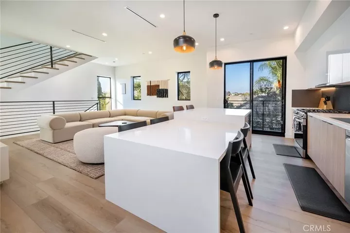 Property Photo:  109 N Westlake Avenue 3  CA 90026 