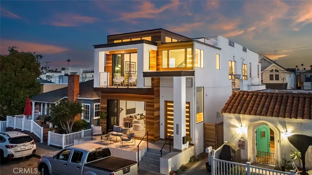 Property Photo:  5776 Campo Walk  CA 90803 