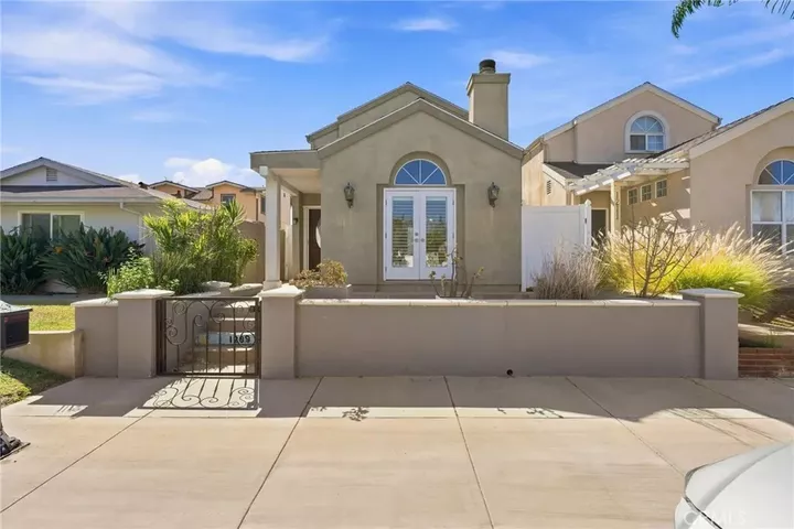 Property Photo:  1209 Huntington Street  CA 92648 