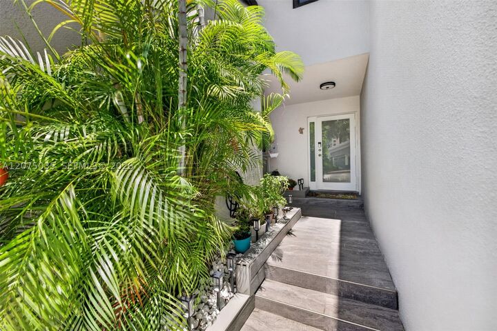 Property Photo:  203 Poinciana Dr 103  FL 33160 
