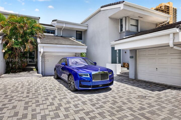 Property Photo:  203 Poinciana Dr 103  FL 33160 