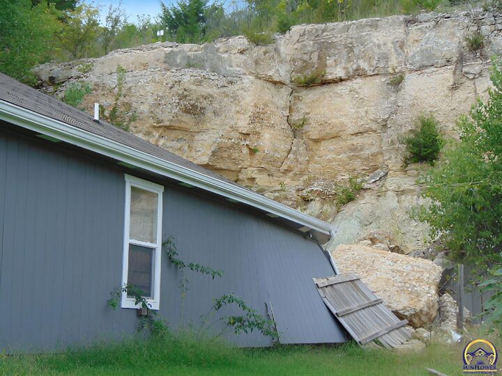 Property Photo: 1314 Marshall Ct KS 66441