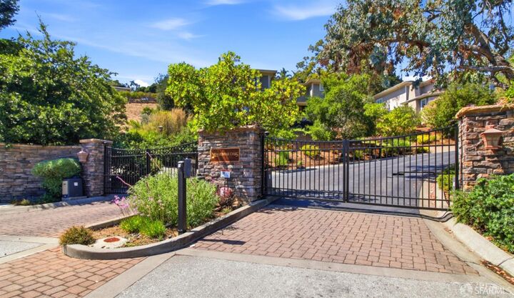 Property Photo:  40 Palomar Oaks Lane  CA 94062 