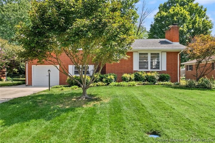 Property Photo:  104 W Maplewood Drive  IN 47129 
