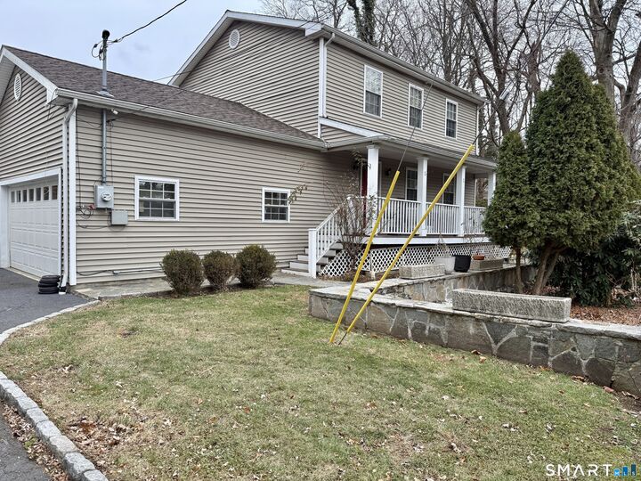 Property Photo:  70 Renwick Place  CT 06604 