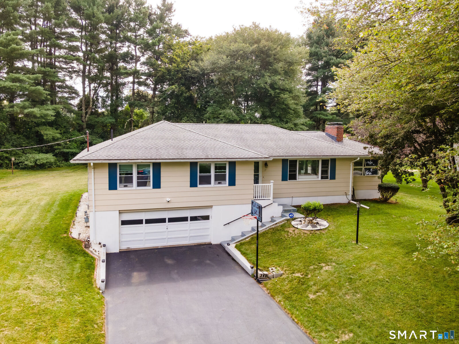 Property Photo:  19 Westview Drive  CT 06234 