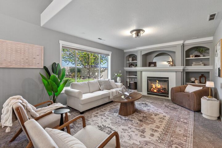 Property Photo:  1679 N Carson Range St  WA 99019 