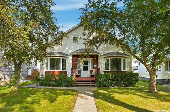 Property Photo: 1519 Munroe Avenue S SK S7H 2G6