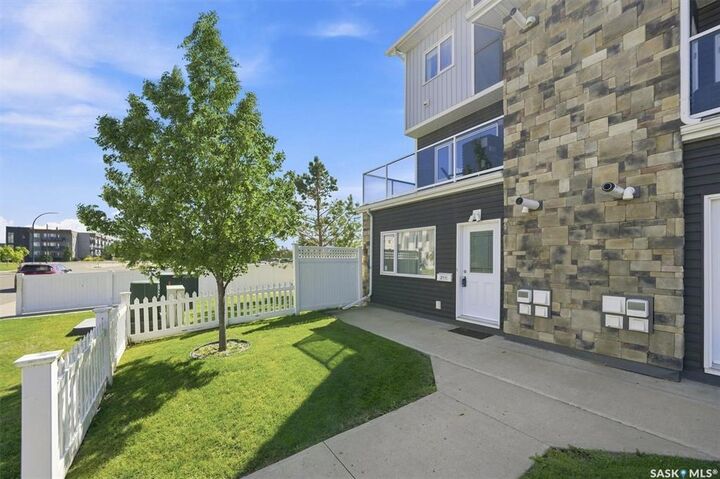 Property Photo: 225 Hassard Close 211 SK S7L 2W8