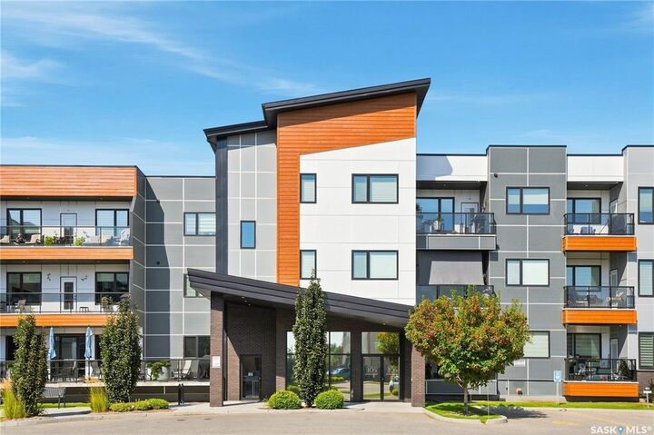 Property Photo:  105 Willis Crescent 300  SK S7T 0Z3 