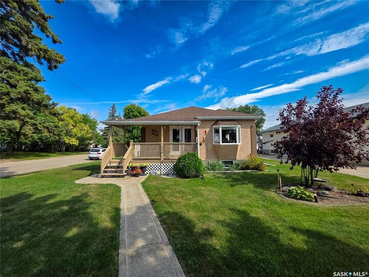 278 9th Avenue W — photo 1