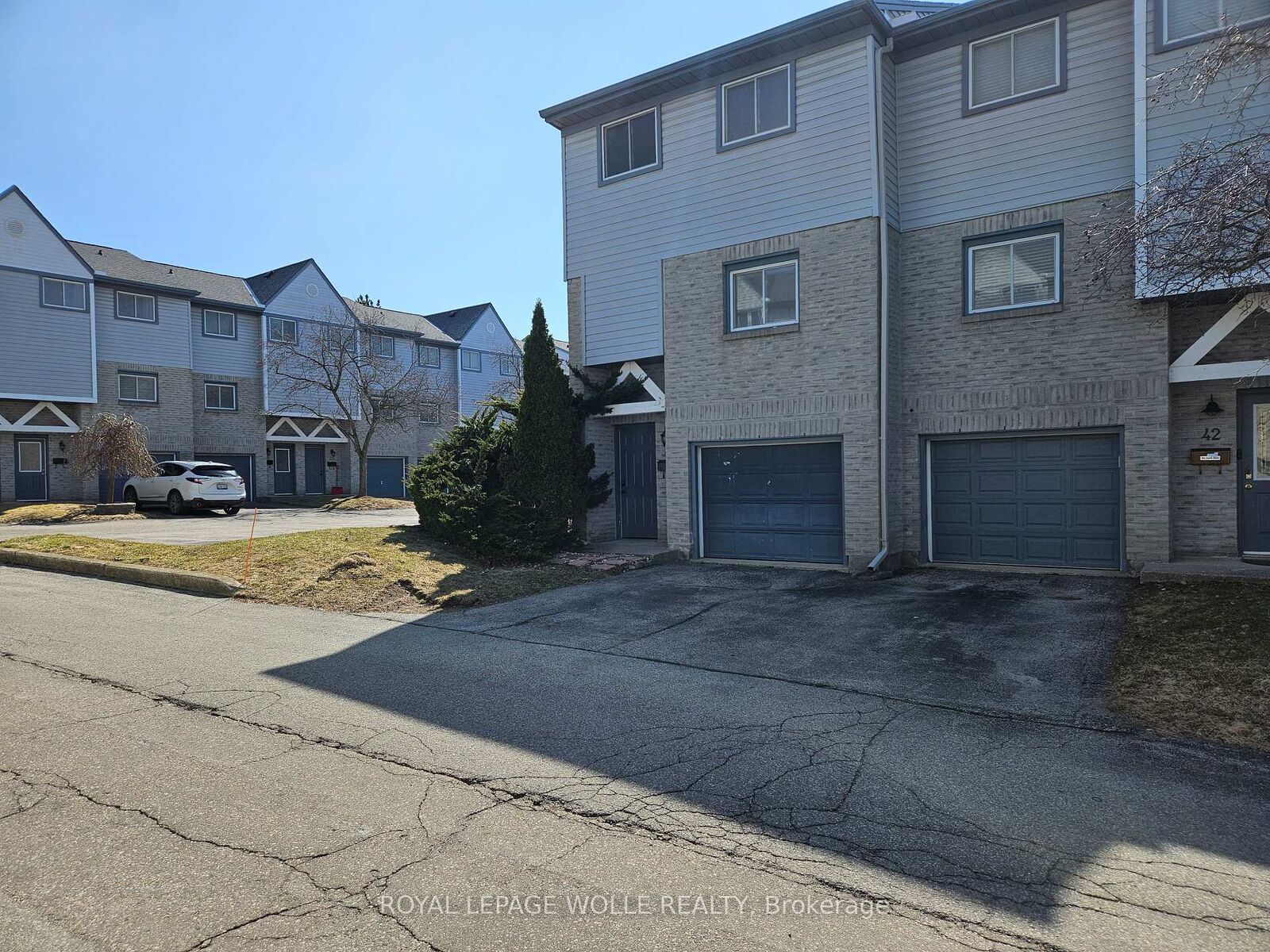 Property Photo: 589 Beechwood Drive 43 ON N2T 2K9