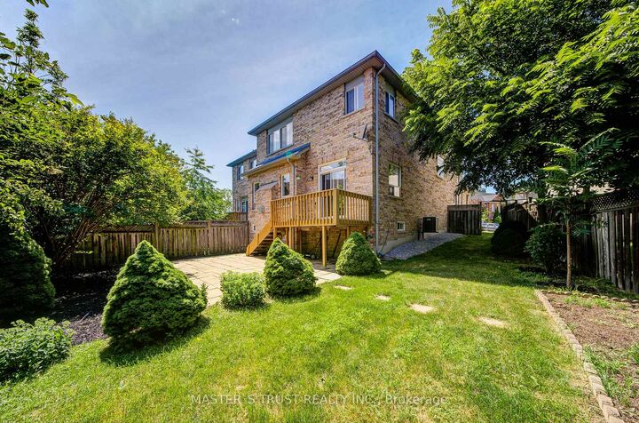 Property Photo: 33 Levellands Crescent ON L4B 0A5