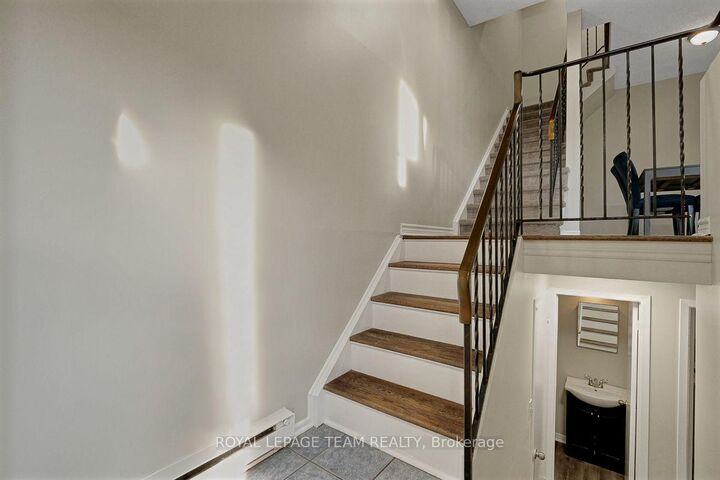 Property Photo:  13 Woodvale Green Drive 100  ON K2G 4H1 