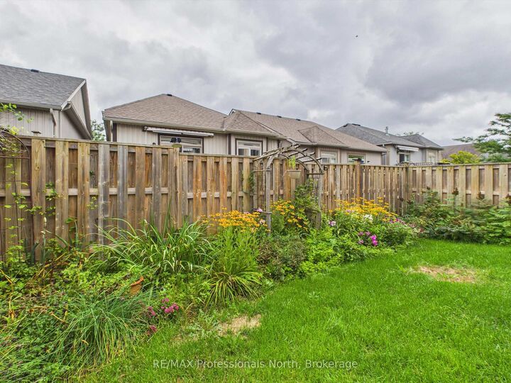 Property Photo:  35 Canterbury Circle  ON L3V 0C9 