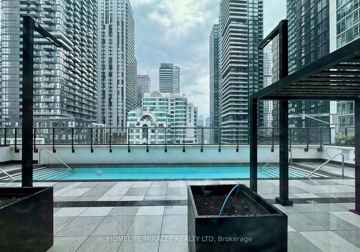 Property Photo:  400 King Street 2501  ON M5V 1K2 
