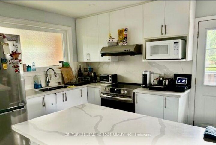 Property Photo:  301 Rossland Road W  ON L1N 3H8 