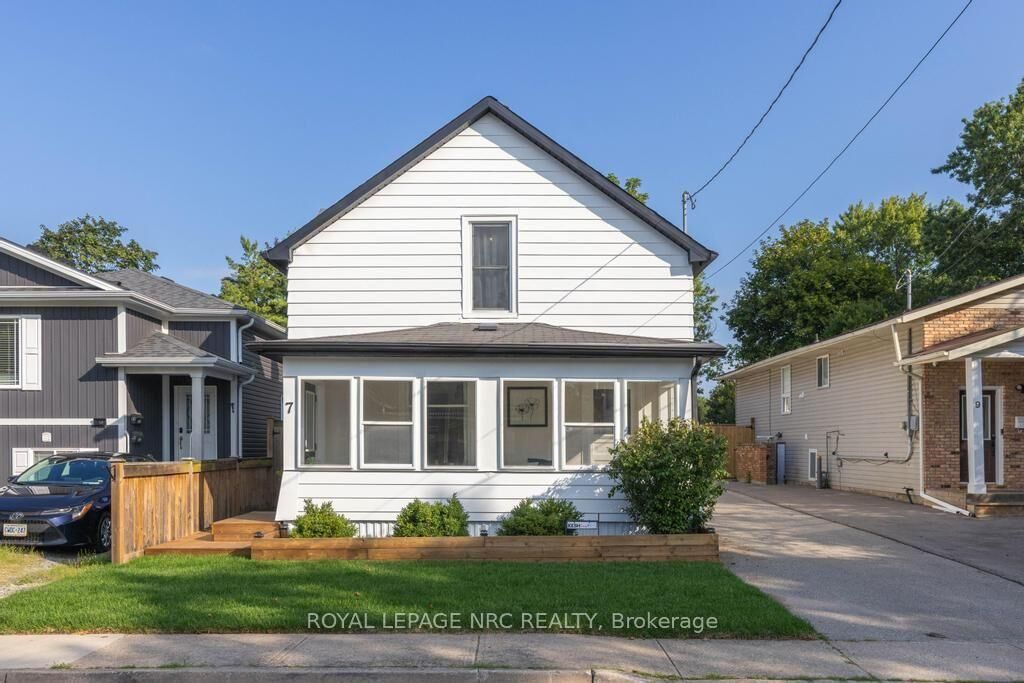 Property Photo: 7 Capner Street ON L2P 2K2