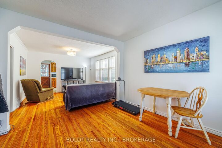 Property Photo:  20 Stuart Avenue  ON L2R 1M7 