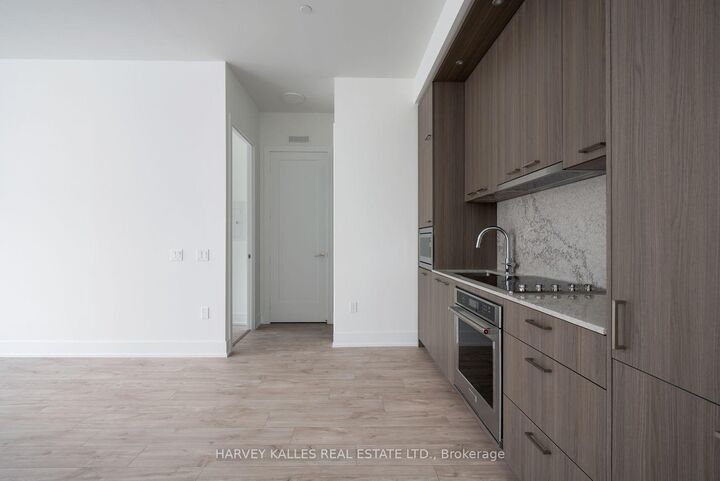Property Photo: 858 Dupont Street Ph37 ON M6G 0C1