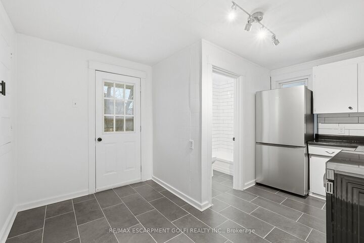 Property Photo:  27 Albert Street Main  ON L3B 4L1 