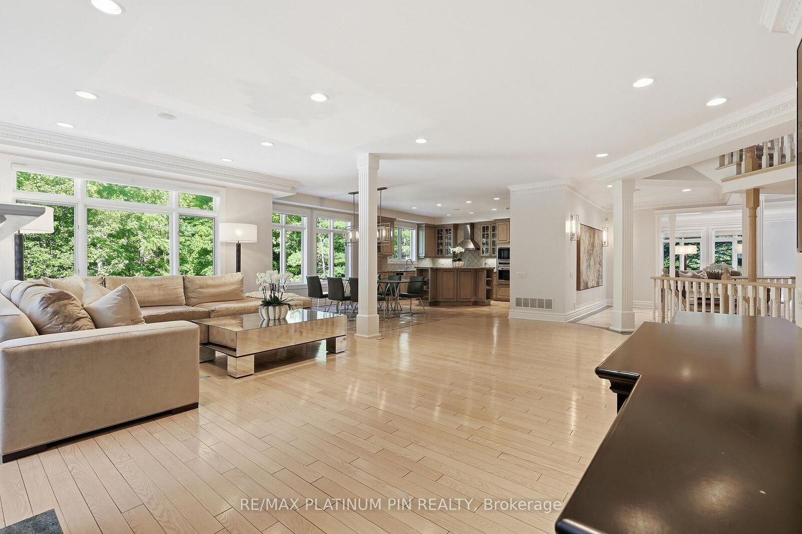 Property Photo: 1843 O'Neil Court ON L5L 5X6