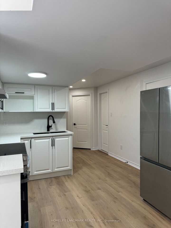 Photo de la propriété:  37 Seahorse Avenue W  ON L6V 4N7 