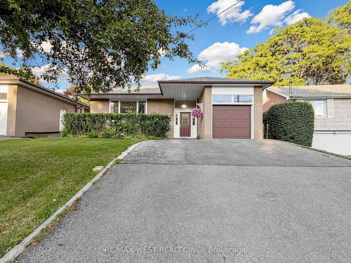 Property Photo: 941 Willowdale Avenue ON M2M 3C3