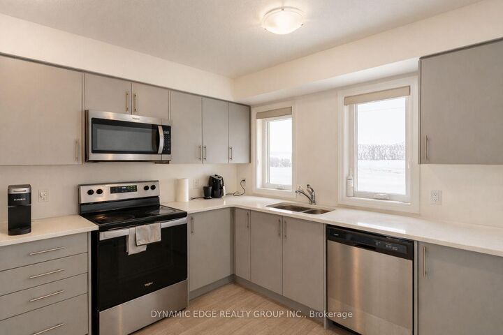Property Photo:  235 Chapel Hill Drive 25  ON N2R 0S4 