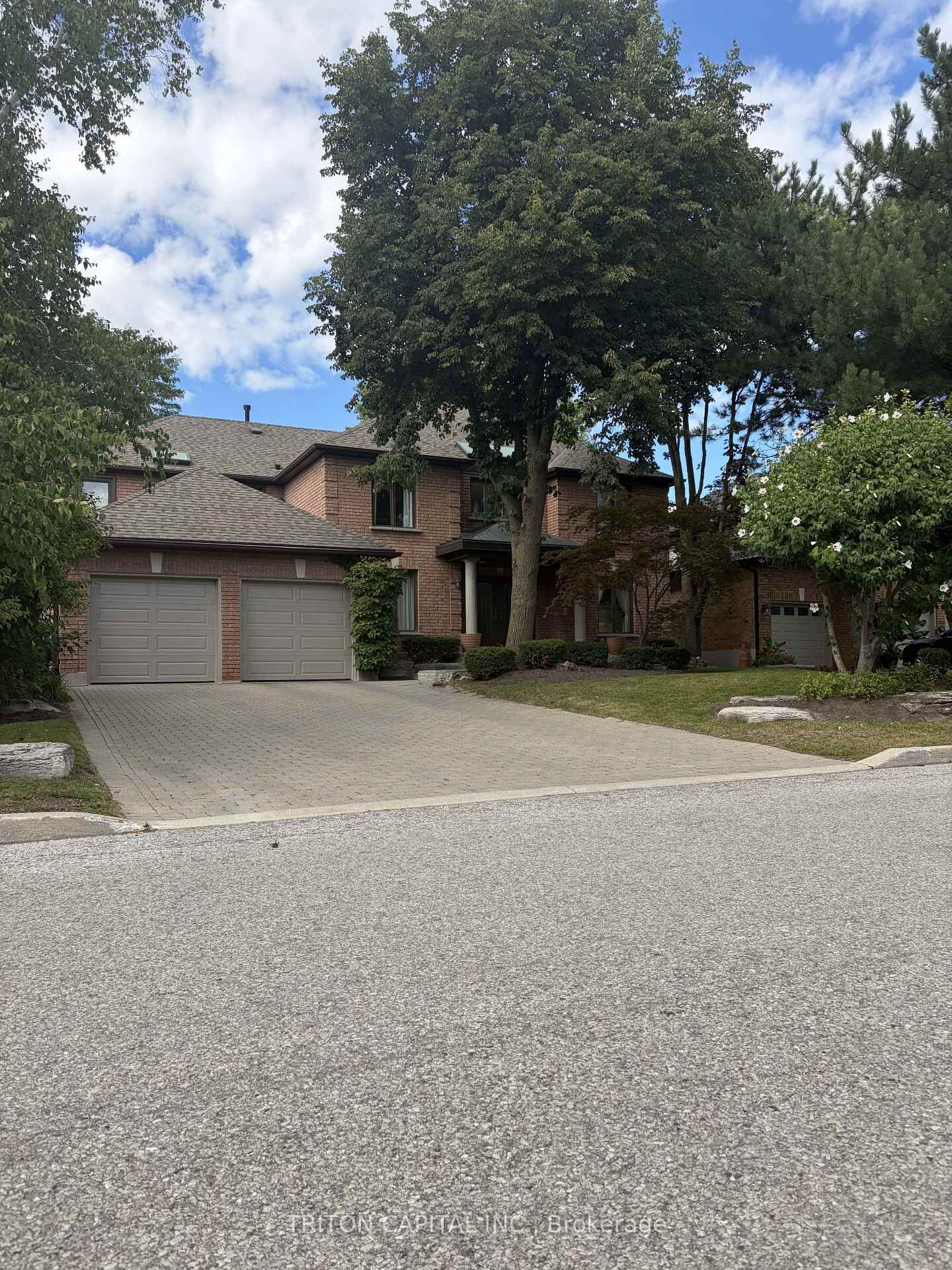Property Photo: 64 Dianawood Ridge ON L4L 6X9