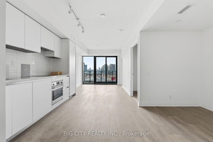 Property Photo:  25 Frederick Todd Way 609  ON M4G 0C9 