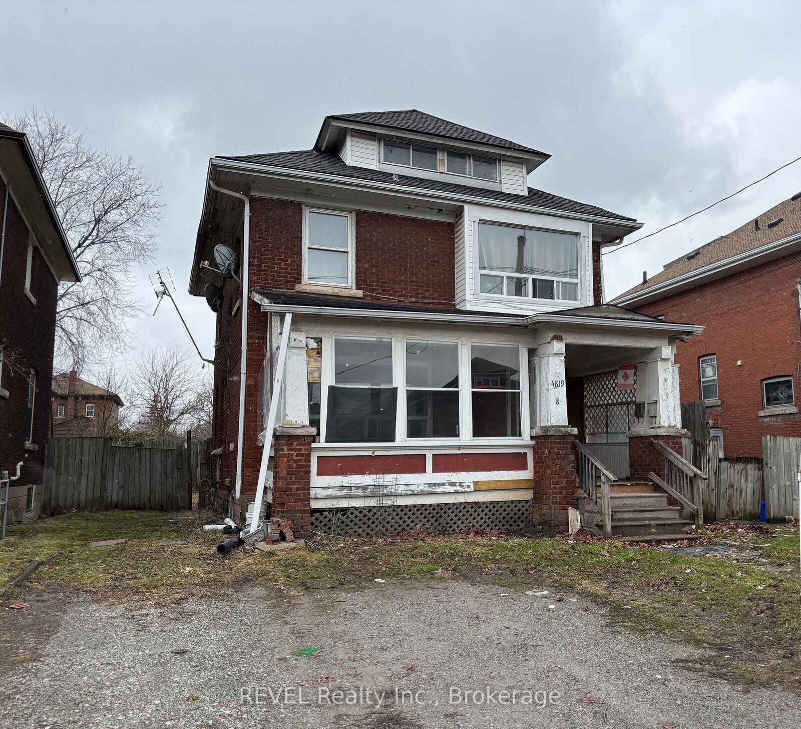 Property Photo:  4819 Fourth Avenue  ON L2E 4P2 