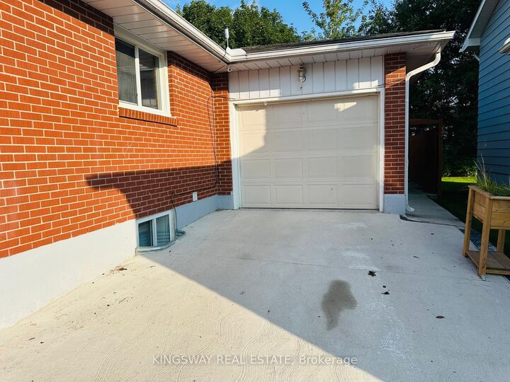 Property Photo: 35 Silver Aspen Crescent ON N2N 1H5