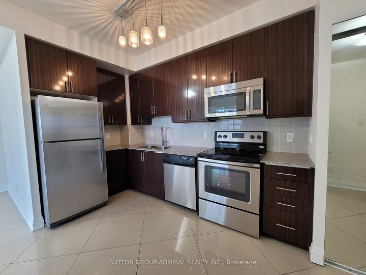 Property Photo:  75 North Park Road 402  ON L4J 0H8 
