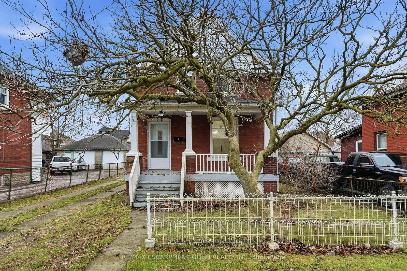 Property Photo:  27 Albert Street Upper  ON L3B 4L1 