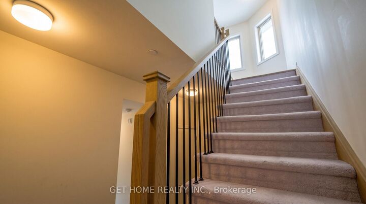 Property Photo: 3415 Ridgeway Drive 5 ON L5L 6T5